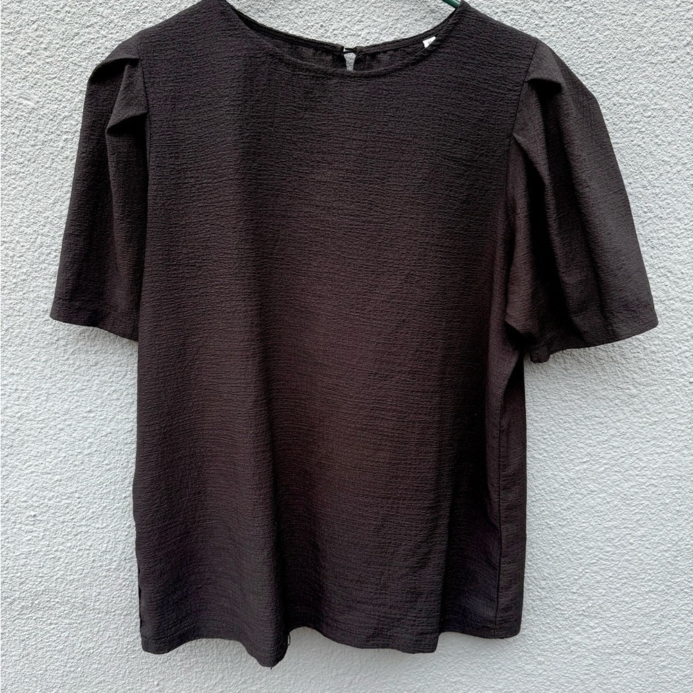 Black Puff Sleeve Women's Blouse, Size XL - NO discoloration, just lighting.